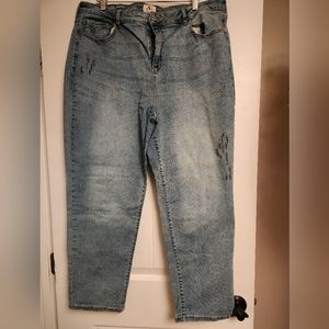 Slightly Curvy Fit Denim Capris (#75)